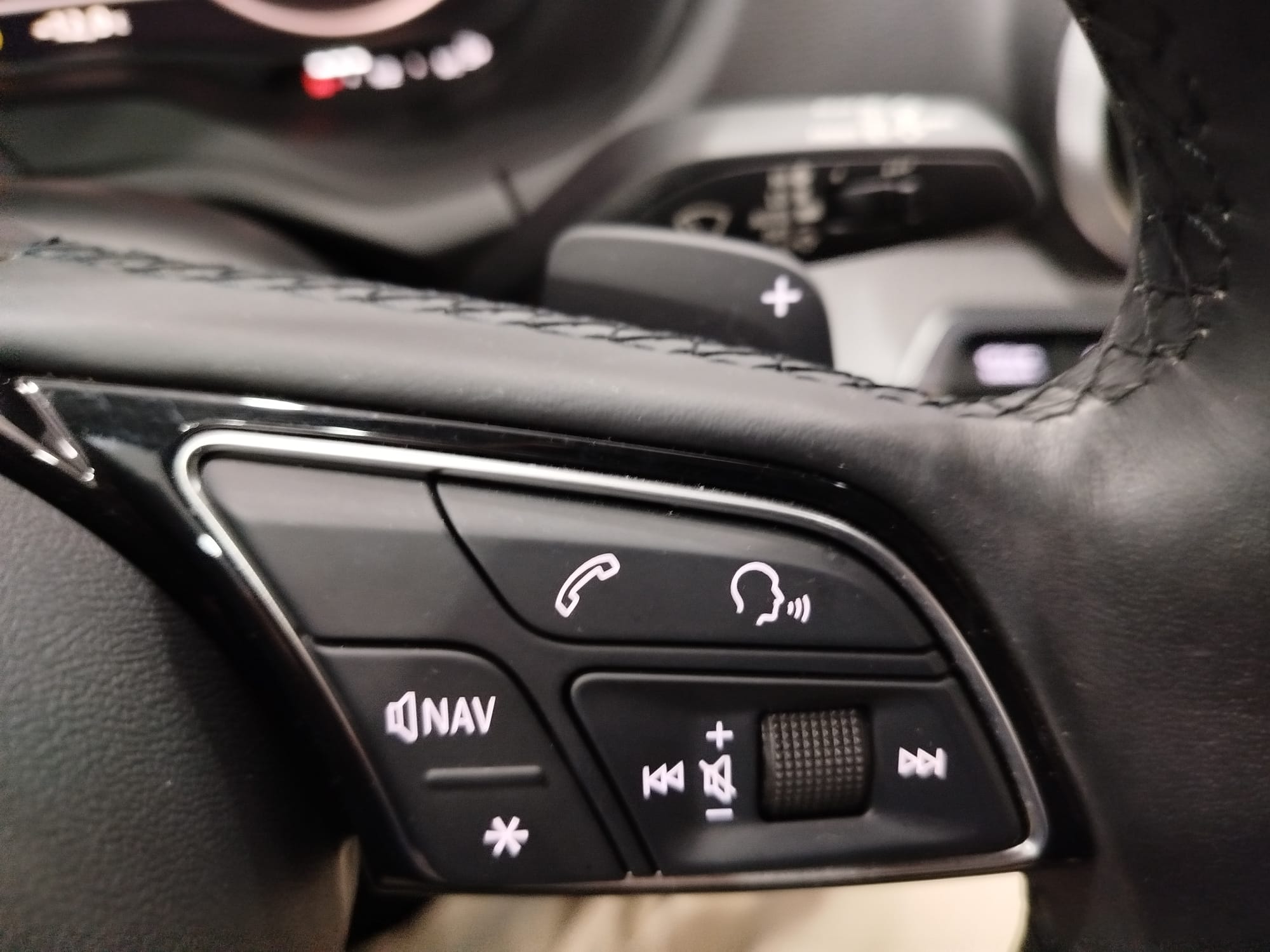 Audi Q2 S LINE S-TRONIC 35TFSI